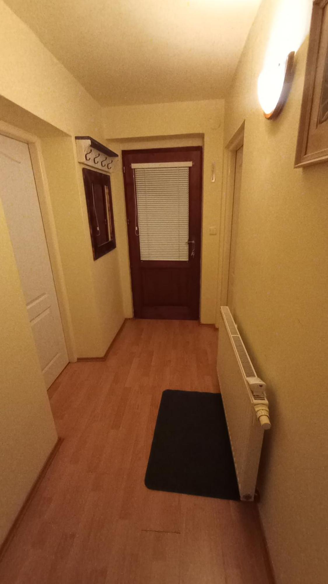Rodinný apartmán s posedením pod košatým orechom. Trávnica Esterno foto