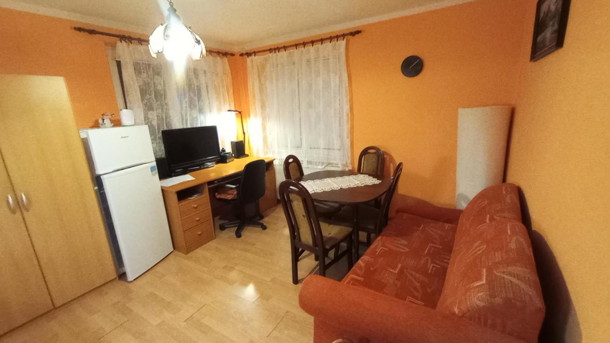 Rodinný apartmán s posedením pod košatým orechom. Trávnica Esterno foto